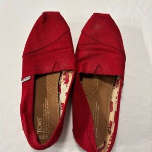 TOMS Women's Vibrant Red Canvas Flats